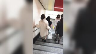 逆さ撮り 結婚披露宴帰りのおねーさん 逆さ撮り 結婚披露宴前のおねーさんたち voyeur jp 02