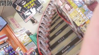 お姉さんのお尻が落ちてくるパンチラ voyeur jp