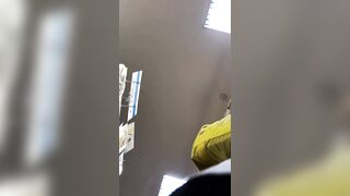 ２人のお姉さんの逆さパンチラ動画 静止画 １３３ voyeur jp 01