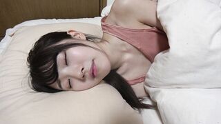 民泊いたずら スマホアプリのcmに出演してた10代のローカルアイドルを睡眠中に痴漢して電マ当てたら痙攣しながらイっちゃったので voyeur jp