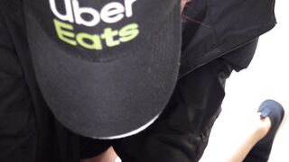 モデル体型な配達員さんの前屈み 目の前でハッキリ乳首が voyeur jp