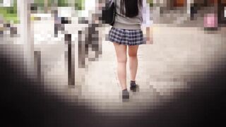 ミニスカ巨乳 電車痴漢 巨乳 女子 生 恵体 ミニスカ 中出し ３ｐ voyeur jp