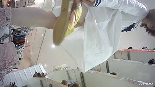 ダンス バイトの女の子をデートに誘いゲーセンでパンチラ盗撮 voyeur jp
