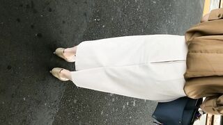 013ロングスカートの素敵なお姉さん３人エスカでスマホ逆さ撮り voyeur jp