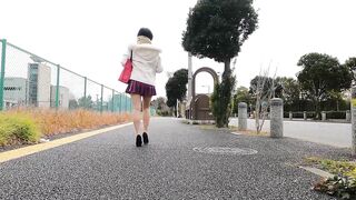 極寒の公園でオナニー エロ下着に浮かぶマンスジをまさぐるいやらしい指使い voyeur jp