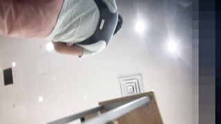 はみ出しちゃってる若奥様と アソコの形が浮き出ている若奥様 voyeur jp