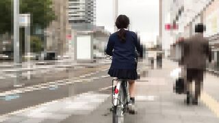 スカートずり上がり それで立ちこぎはダメでしょ 自転車jkパンチラ voyeur jp