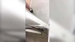 受付中の女子高生を撮影会 voyeur jp