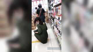 4k 黒パンストとパンストから透けて見えるパンツを逆さ撮り voyeur jp 01