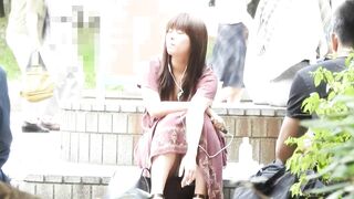 お座りお姉さん発見 ｆｈｄ 大変です パンツが見えてますよ１６０ voyeur jp