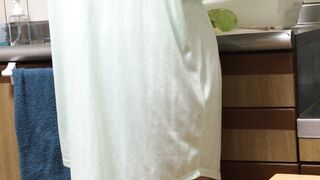 料理中の嫁のパンチラ逆さ撮り voyeur jp