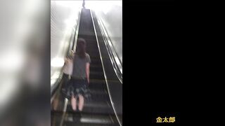 逆さ撮り 撮影の現場365ミニスカお姉さま jdさん2名分のスカート内を激写 voyeur jp 01