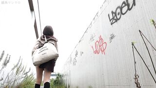 冷たい視線投げながらスカートめくるツンデレ k 見られて興奮 あそこに恥シミ tpc 038 voyeur jp