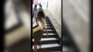 パンティーの透け方がエロい no 148 極薄生地でお尻のエロさが倍増するマキシ丈スカート姿の着衣尻② voyeur jp