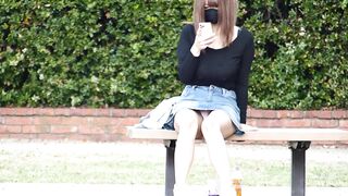 公園で見つけたスレンダー爆乳ギャル 推定hカップ のミニスカパンチラを超望遠カメラで動画撮影成功 スマホに夢中でもはやモロパンレ voyeur jp