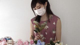 4k胸チラ見えたっ ドレスにブラがくっ付き乳首モロ見えになった清楚な女性 voyeur jp