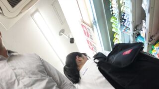 tシャツミニスカ女子の重ねからはみ出すグレー生pを接写で jk21 4k voyeur jp