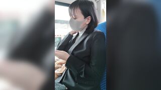 腋毛超接写 スーツ女子の腋汗ぐっしょりジョリ腋を超接写 voyeur jp