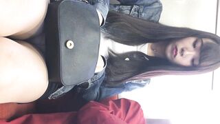 電車対面 顔出し 可愛いお顔はあどけなさが残るけど ぞーんは大人な女子大生さんのタイトミニ んてぃを超至近距離で観察して voyeur jp