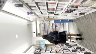 スマホで逆さ撮り 特別編 期間限定販売 k女子を撮ってきたよ 私服の子と制服姿の子 2カメ撮影 2名収録 voyeur jp