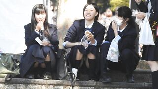 特別に大開放中 ｆｈｄ ２人組のｋちゃん 大変です パンツが見えてますよ特別編１７ １ voyeur jp