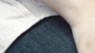 ［お絵描き教室胸チラ㉑］陰毛ハミ毛ハプニング！貧乳女子大生セミヌード！人妻乳首チラ　２名 jvip